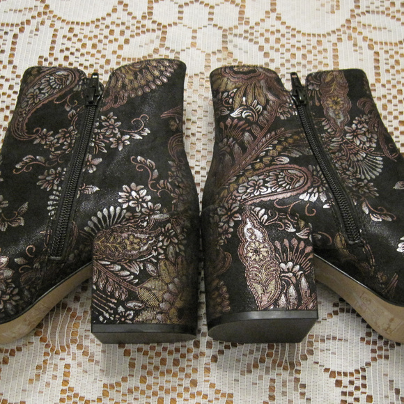 Woman's Aldo Desmarais Ankle boot Size 7 - Picture 6 of 6